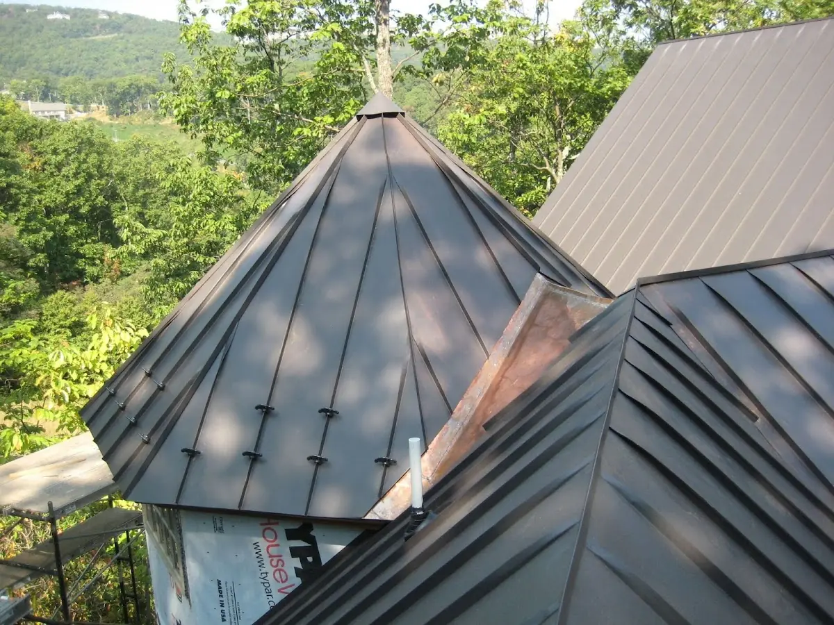 Professional Roof Tarp Installation by Craftsman Roofing in Town 'n' Country
